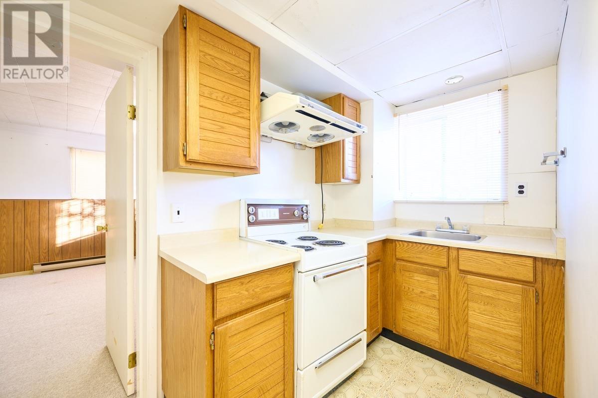 Listing Picture 22 of 39 : 2676 E 56TH AVENUE, Vancouver / 溫哥華 - 魯藝地產 Yvonne Lu Group - MLS Medallion Club Member