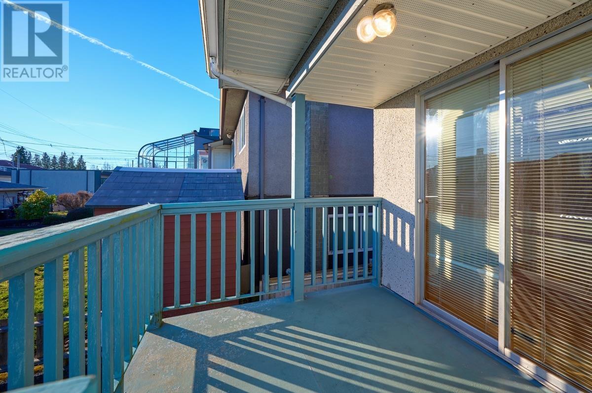 Listing Picture 25 of 39 : 2676 E 56TH AVENUE, Vancouver / 溫哥華 - 魯藝地產 Yvonne Lu Group - MLS Medallion Club Member