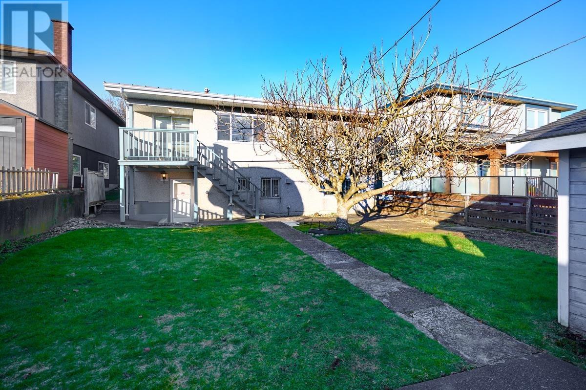 Listing Picture 27 of 39 : 2676 E 56TH AVENUE, Vancouver / 溫哥華 - 魯藝地產 Yvonne Lu Group - MLS Medallion Club Member