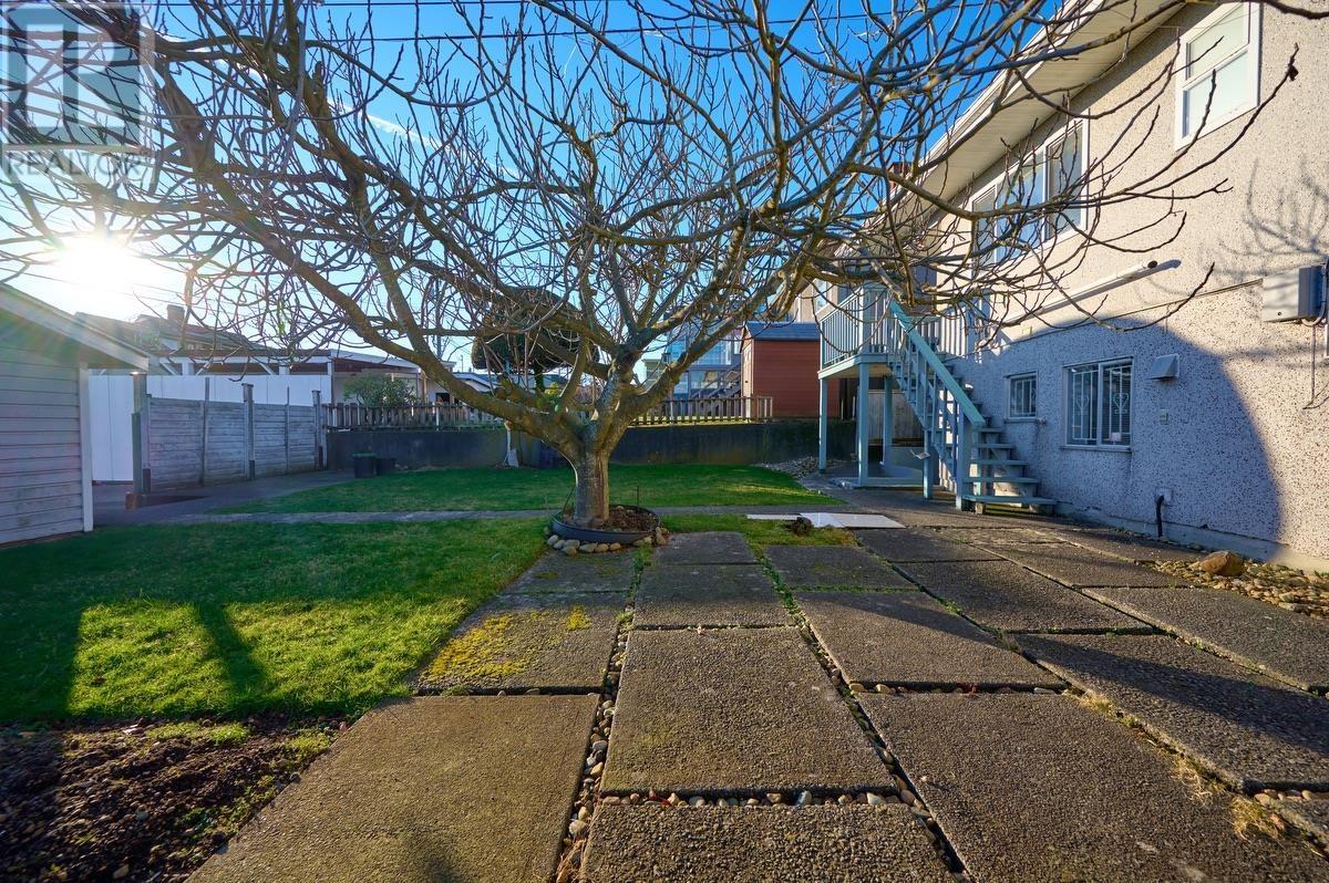 Listing Picture 28 of 39 : 2676 E 56TH AVENUE, Vancouver / 溫哥華 - 魯藝地產 Yvonne Lu Group - MLS Medallion Club Member