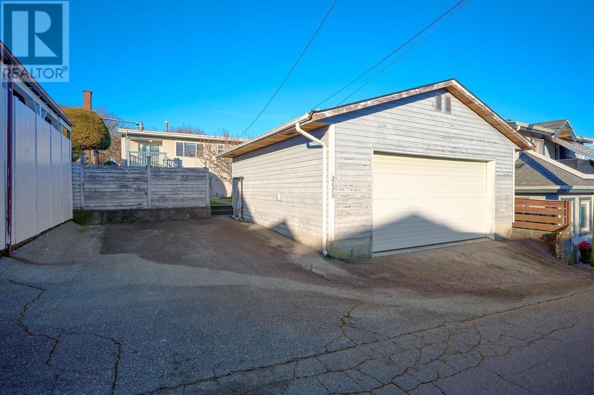 Listing Picture 29 of 39 : 2676 E 56TH AVENUE, Vancouver / 溫哥華 - 魯藝地產 Yvonne Lu Group - MLS Medallion Club Member