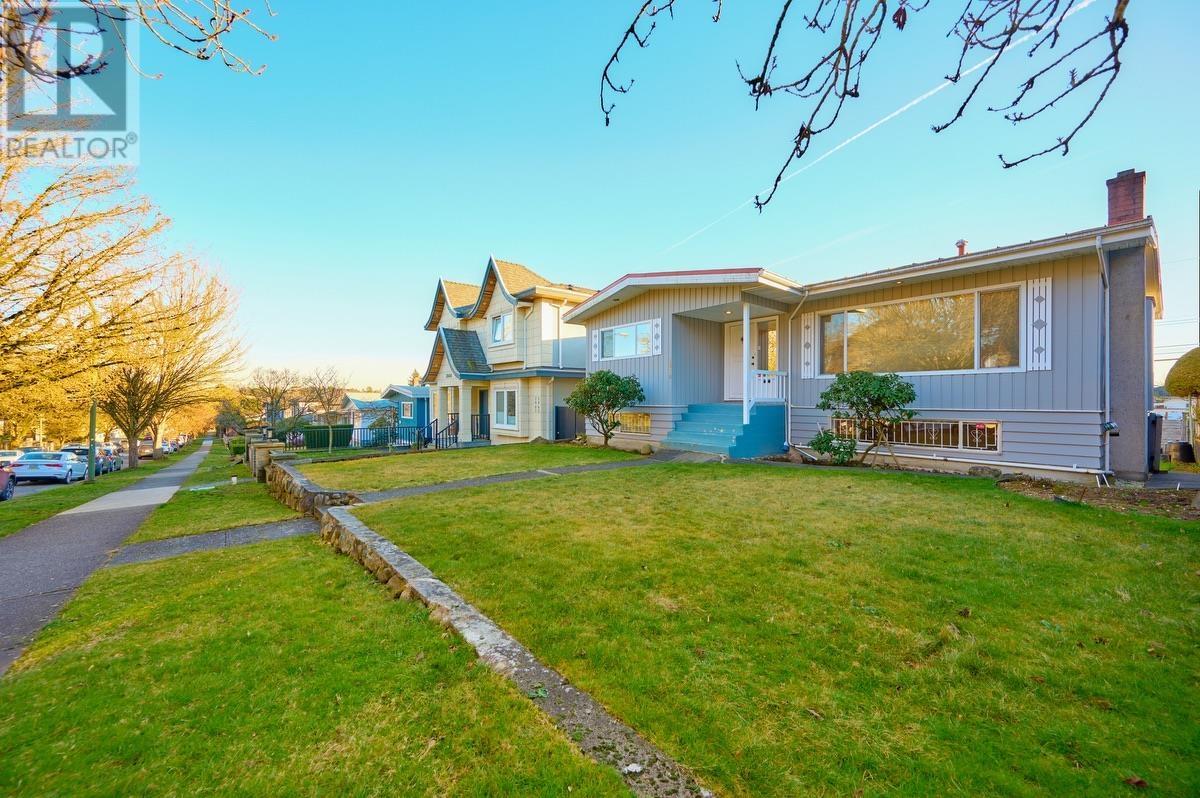 Listing Picture 30 of 39 : 2676 E 56TH AVENUE, Vancouver / 溫哥華 - 魯藝地產 Yvonne Lu Group - MLS Medallion Club Member