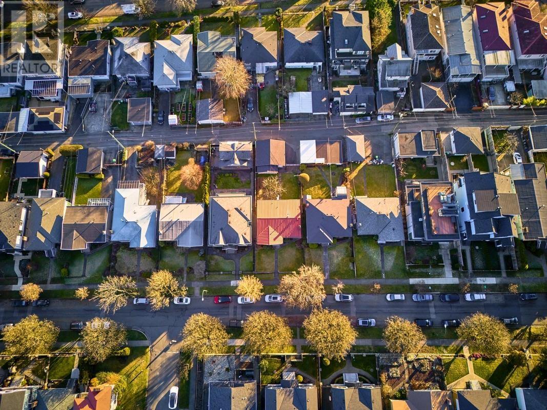 Listing Picture 34 of 39 : 2676 E 56TH AVENUE, Vancouver / 溫哥華 - 魯藝地產 Yvonne Lu Group - MLS Medallion Club Member