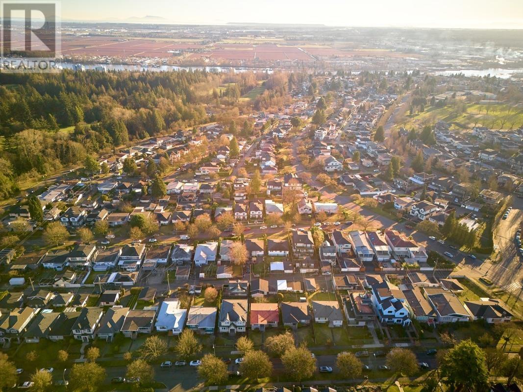 Listing Picture 35 of 39 : 2676 E 56TH AVENUE, Vancouver / 溫哥華 - 魯藝地產 Yvonne Lu Group - MLS Medallion Club Member