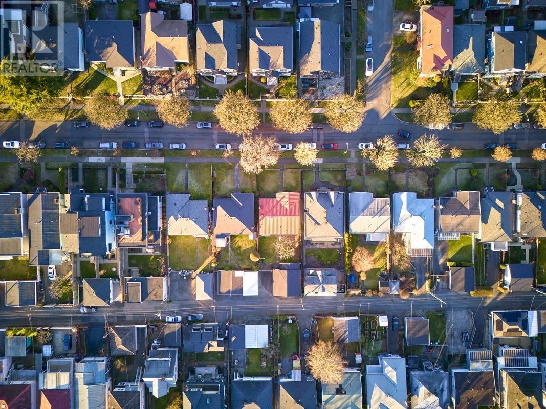 Listing Picture 36 of 39 : 2676 E 56TH AVENUE, Vancouver / 溫哥華 - 魯藝地產 Yvonne Lu Group - MLS Medallion Club Member