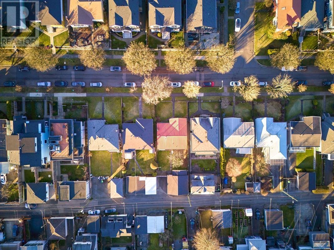 Listing Picture 37 of 39 : 2676 E 56TH AVENUE, Vancouver / 溫哥華 - 魯藝地產 Yvonne Lu Group - MLS Medallion Club Member