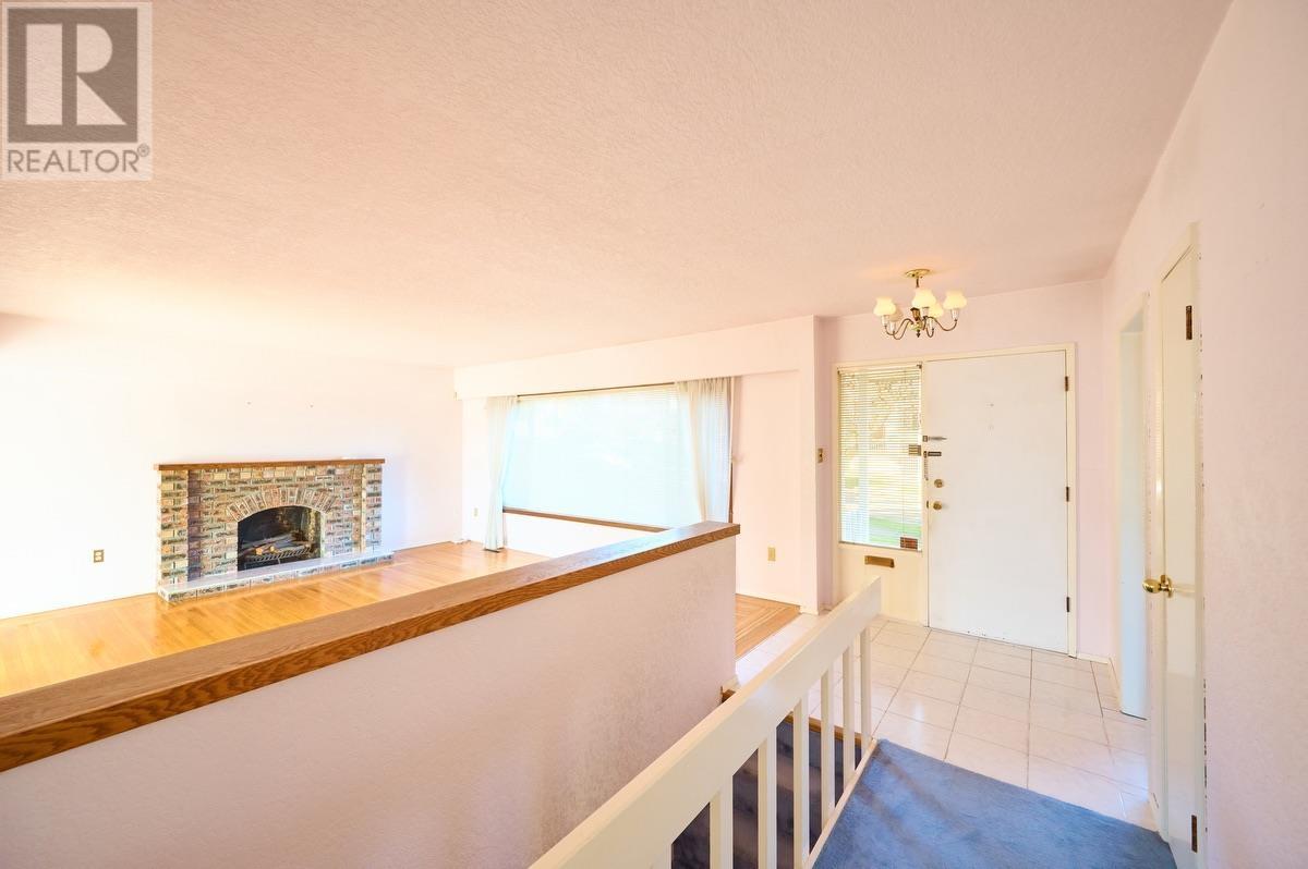 Listing Picture 4 of 39 : 2676 E 56TH AVENUE, Vancouver / 溫哥華 - 魯藝地產 Yvonne Lu Group - MLS Medallion Club Member