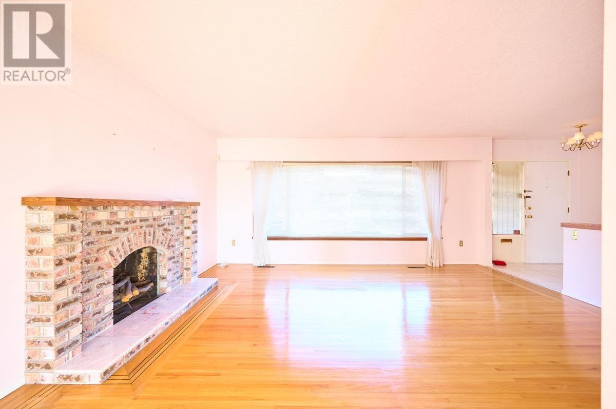 Listing Picture 7 of 39 : 2676 E 56TH AVENUE, Vancouver / 溫哥華 - 魯藝地產 Yvonne Lu Group - MLS Medallion Club Member