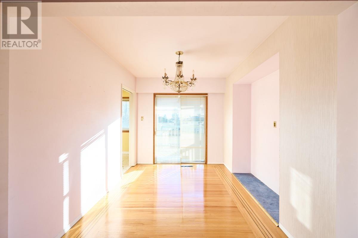 Listing Picture 8 of 39 : 2676 E 56TH AVENUE, Vancouver / 溫哥華 - 魯藝地產 Yvonne Lu Group - MLS Medallion Club Member