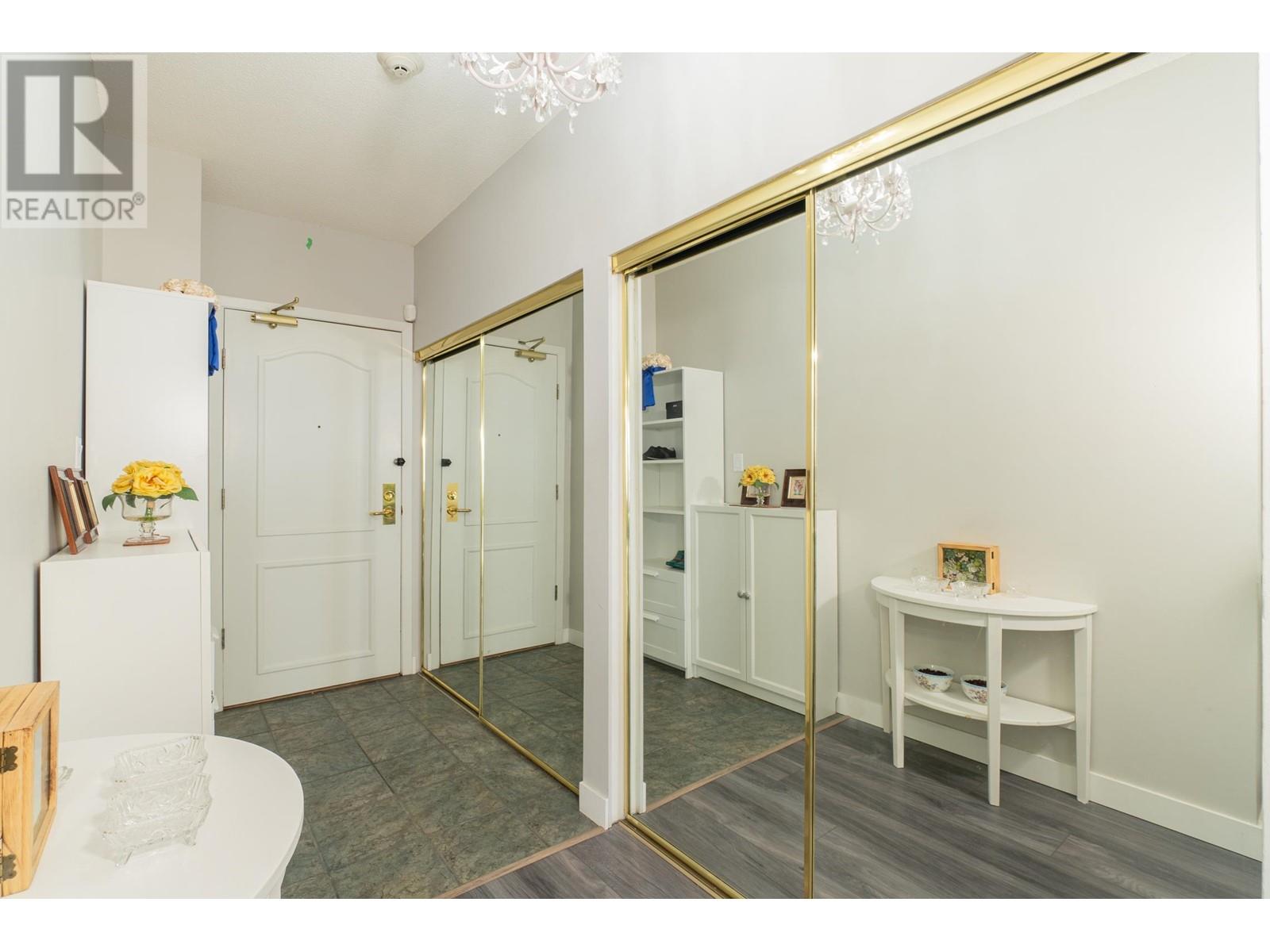 Listing Picture 5 of 23 : 2201 6888 STATION HILL DRIVE, Burnaby / 本拿比 - 魯藝地產 Yvonne Lu Group - MLS Medallion Club Member
