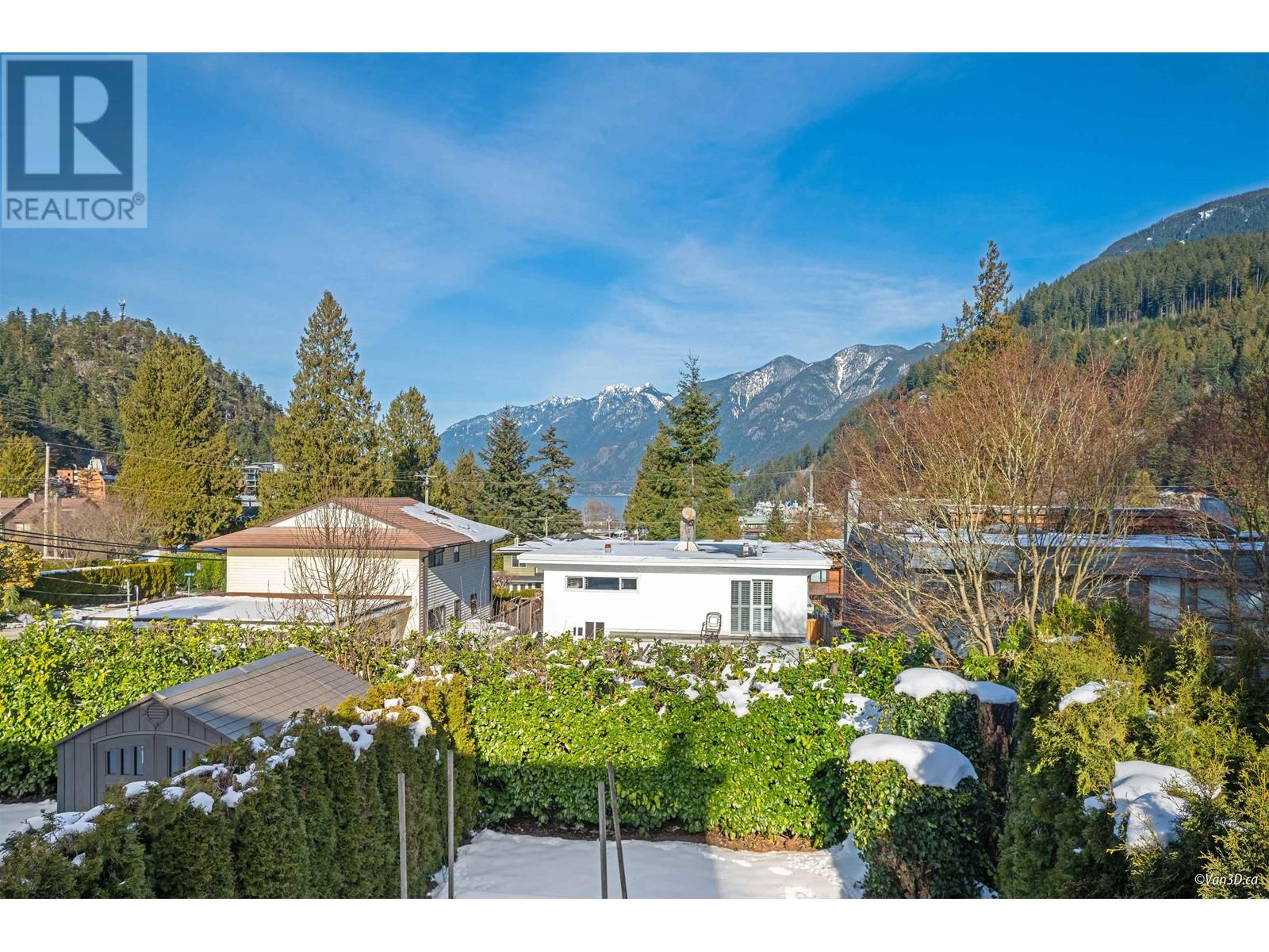6387 Chatham Street, West Vancouver, British Columbia  V7W 2E1 - Photo 4 - R2968031