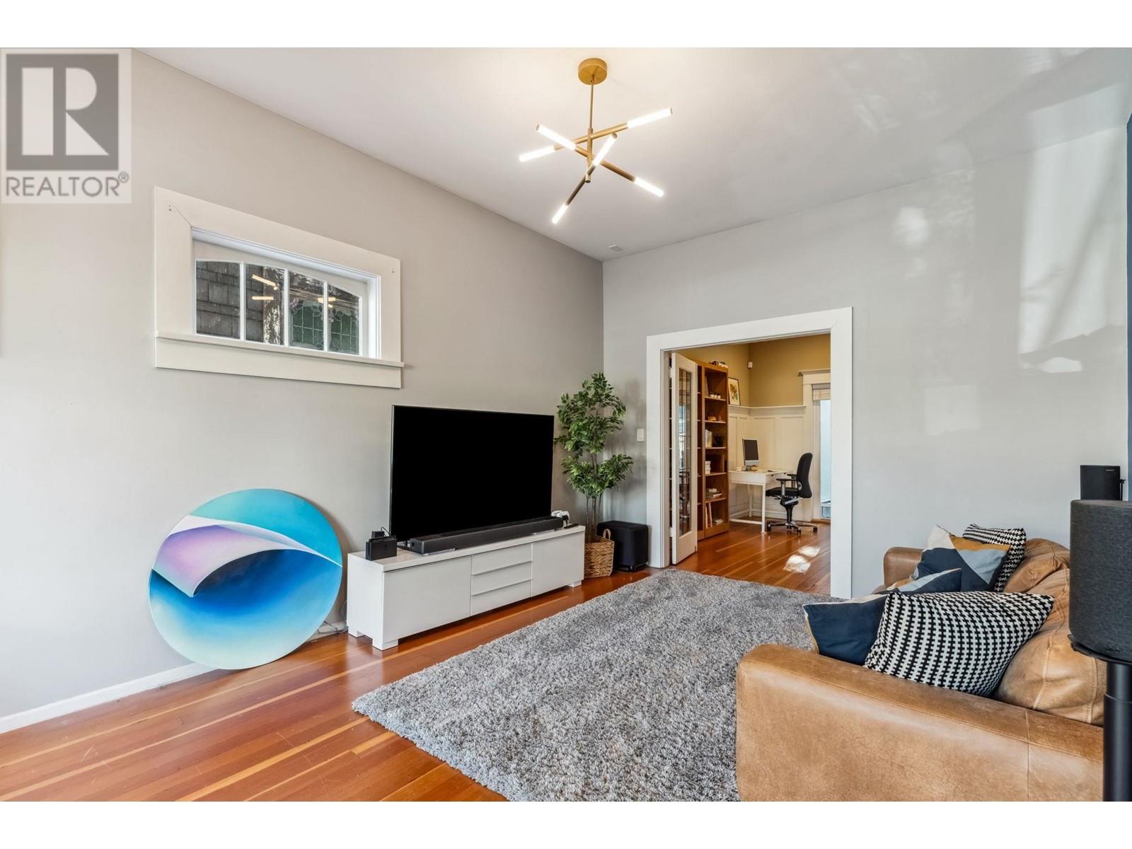 Listing Picture 20 of 37 : 2656-2658 W 3RD AVENUE, Vancouver / 溫哥華 - 魯藝地產 Yvonne Lu Group - MLS Medallion Club Member