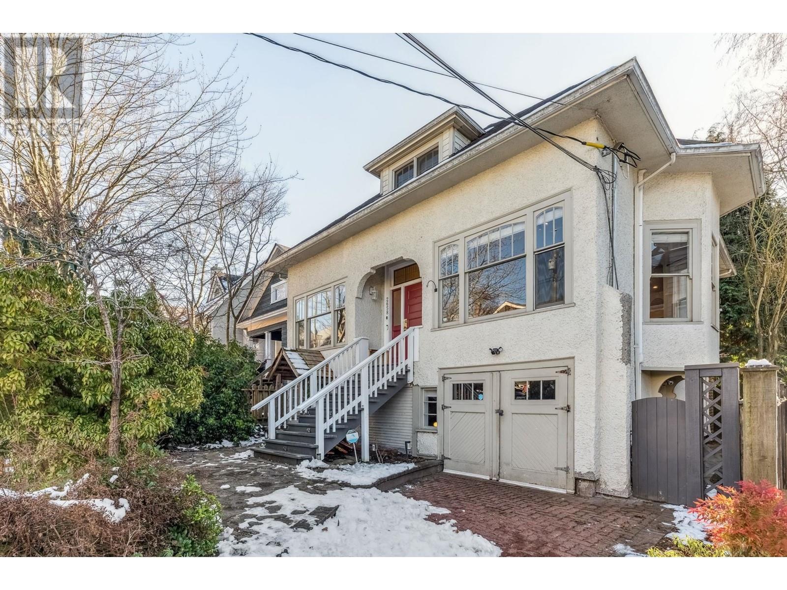 Listing Picture 2 of 37 : 2656-2658 W 3RD AVENUE, Vancouver / 溫哥華 - 魯藝地產 Yvonne Lu Group - MLS Medallion Club Member