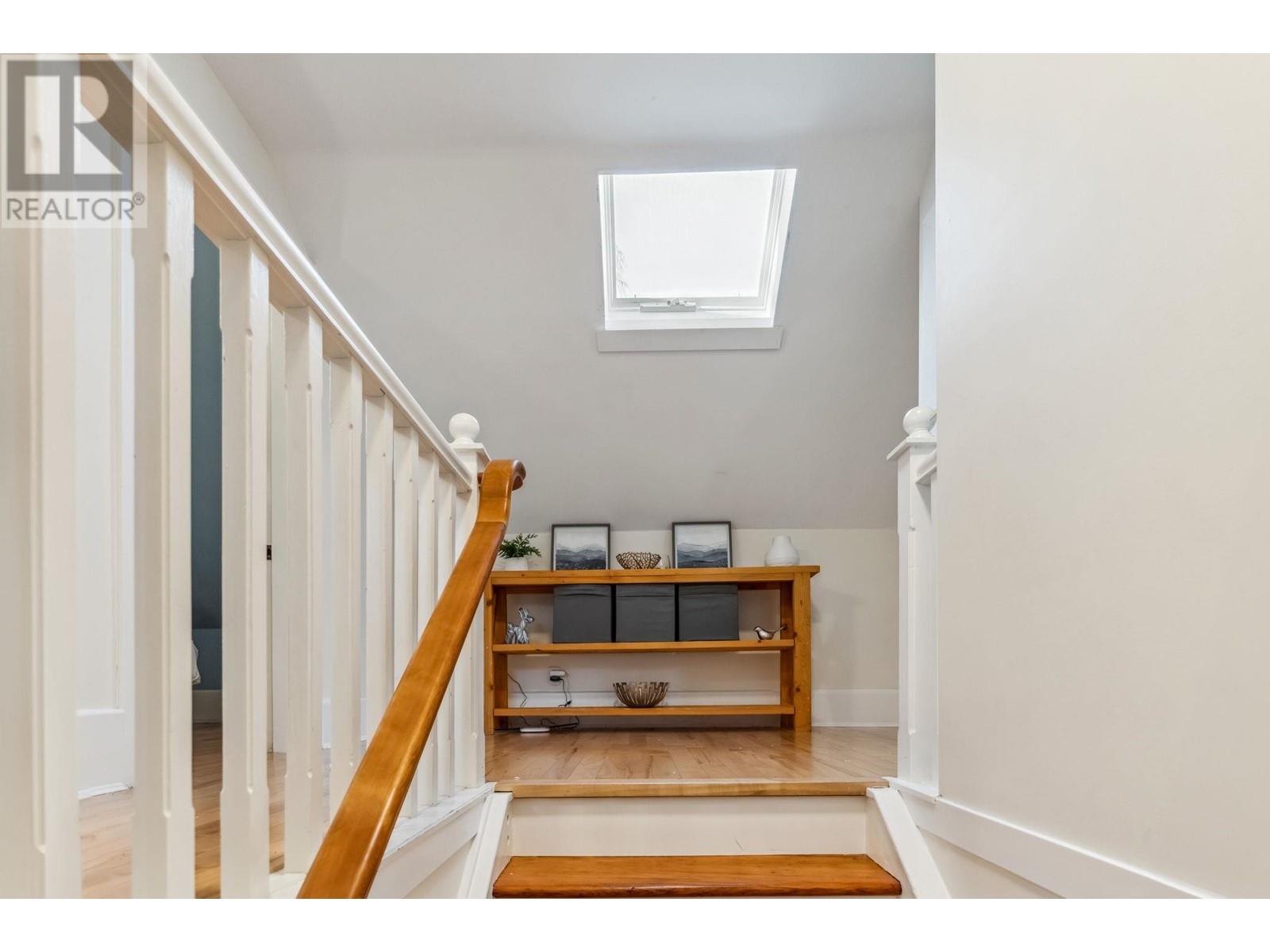 Listing Picture 24 of 37 : 2656-2658 W 3RD AVENUE, Vancouver / 溫哥華 - 魯藝地產 Yvonne Lu Group - MLS Medallion Club Member