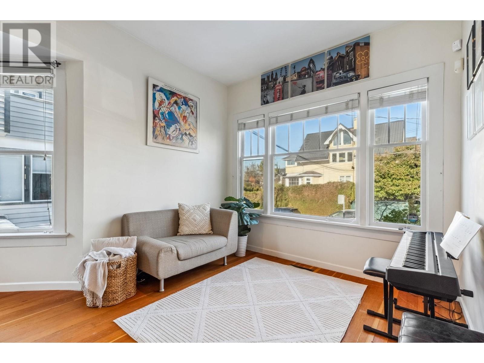 Listing Picture 9 of 37 : 2656-2658 W 3RD AVENUE, Vancouver / 溫哥華 - 魯藝地產 Yvonne Lu Group - MLS Medallion Club Member