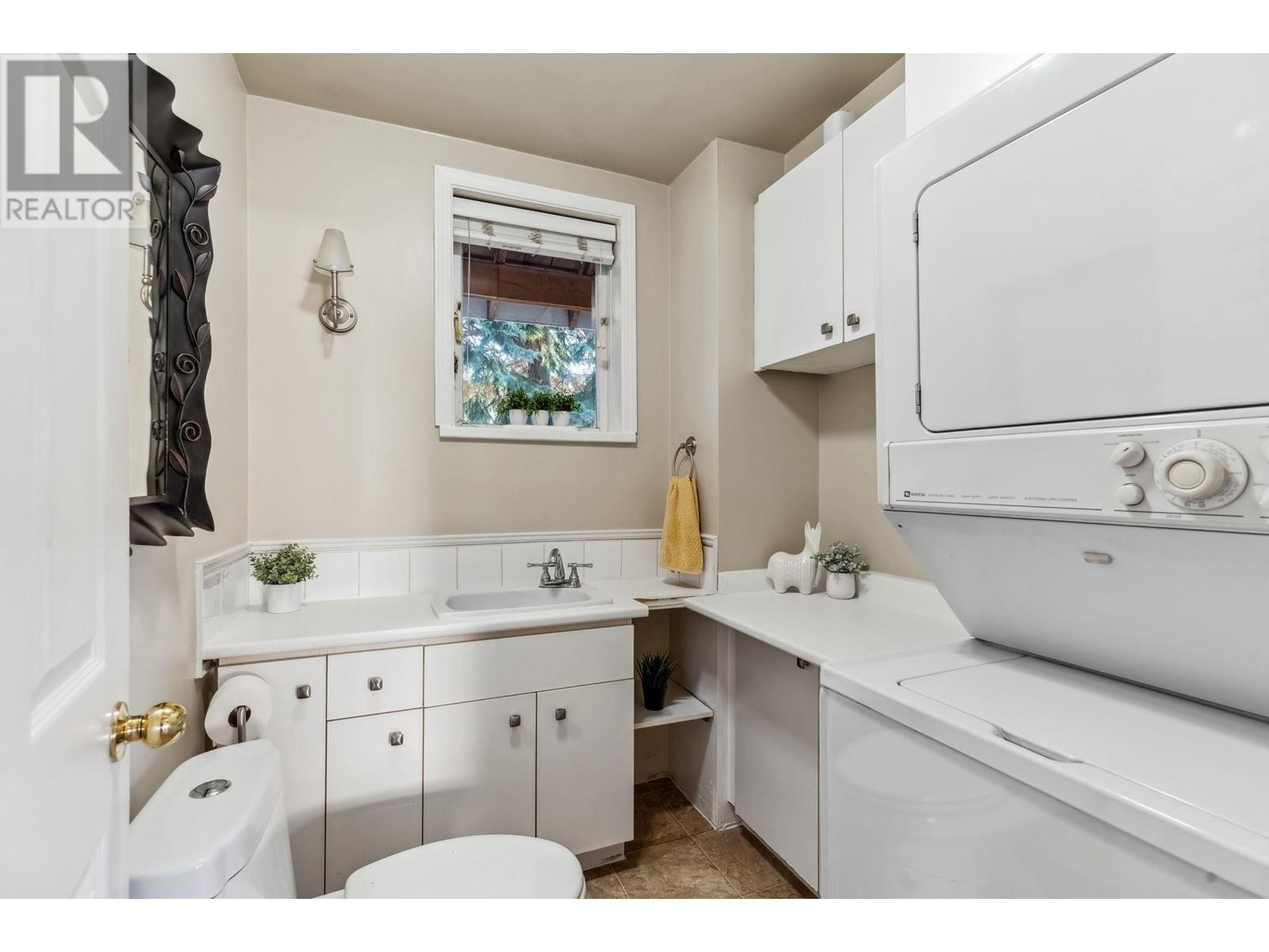 Listing Picture 15 of 37 : 2656-2658 W 3RD AVENUE, Vancouver / 溫哥華 - 魯藝地產 Yvonne Lu Group - MLS Medallion Club Member