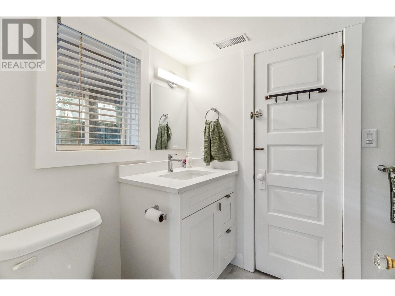 Listing Picture 37 of 37 : 2656-2658 W 3RD AVENUE, Vancouver / 溫哥華 - 魯藝地產 Yvonne Lu Group - MLS Medallion Club Member