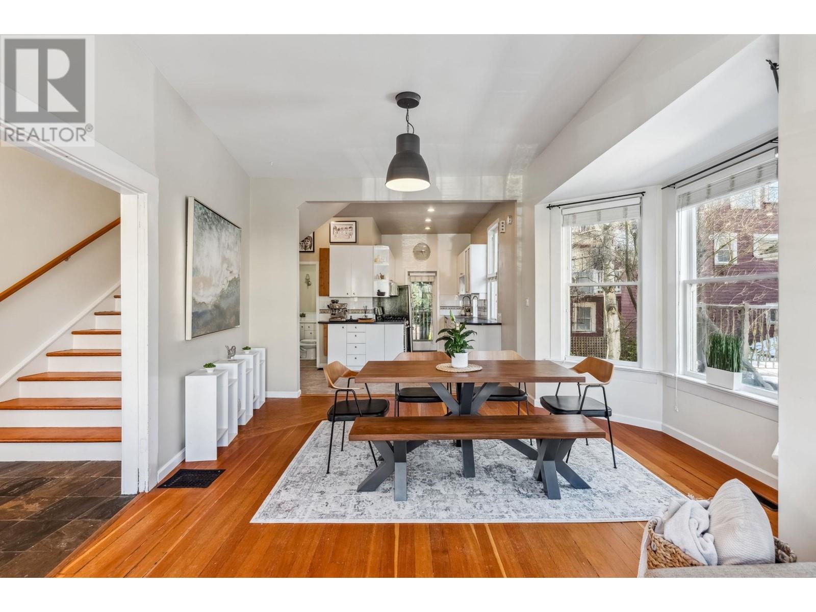 Listing Picture 4 of 37 : 2656-2658 W 3RD AVENUE, Vancouver / 溫哥華 - 魯藝地產 Yvonne Lu Group - MLS Medallion Club Member