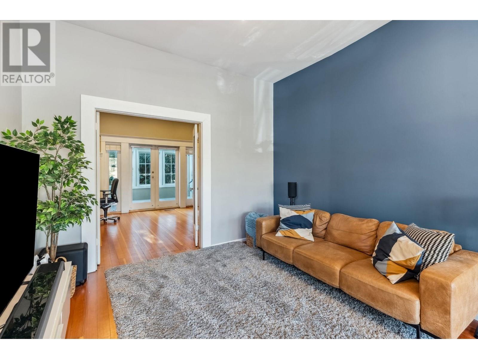 Listing Picture 18 of 37 : 2656-2658 W 3RD AVENUE, Vancouver / 溫哥華 - 魯藝地產 Yvonne Lu Group - MLS Medallion Club Member