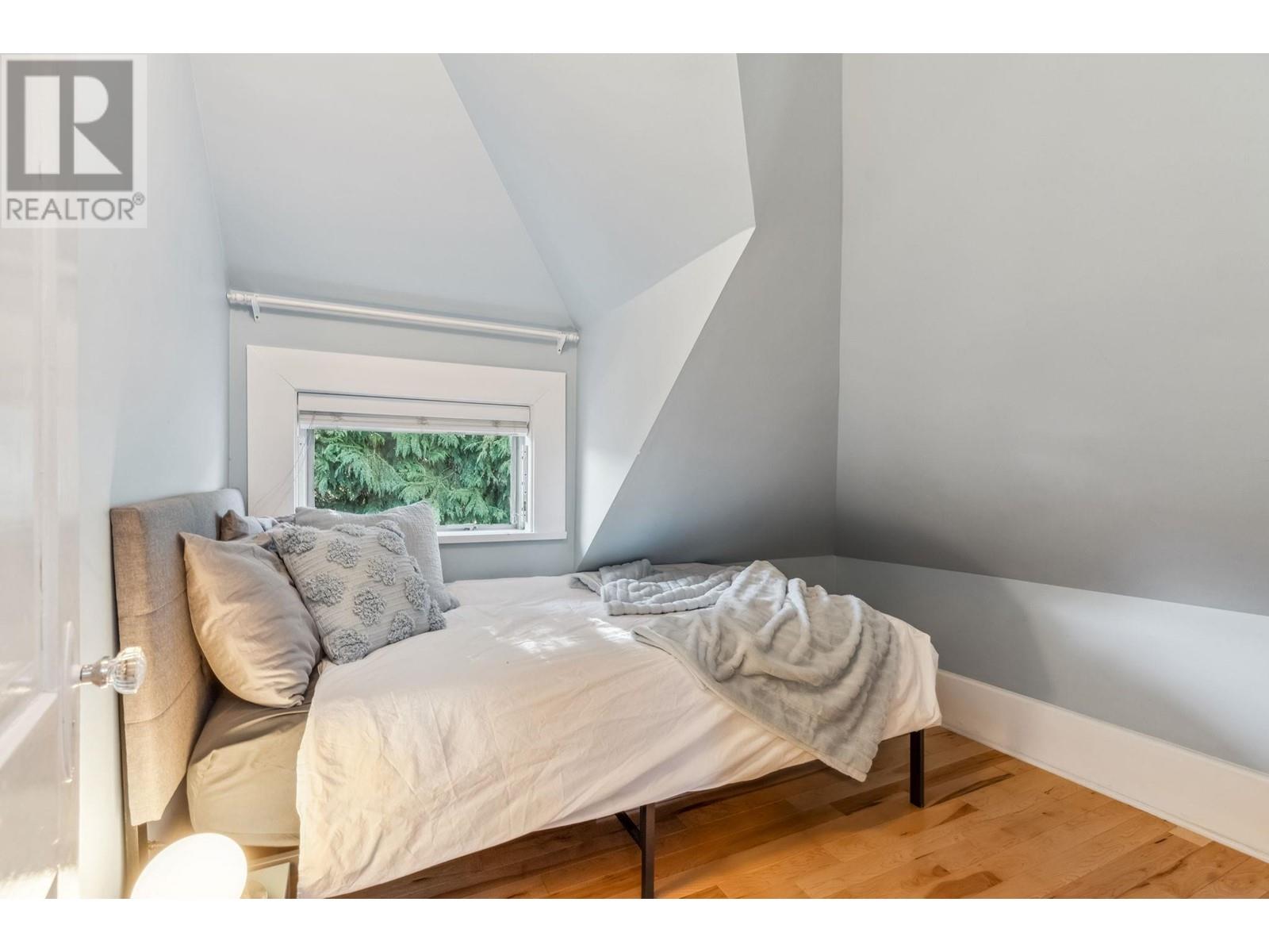 Listing Picture 28 of 37 : 2656-2658 W 3RD AVENUE, Vancouver / 溫哥華 - 魯藝地產 Yvonne Lu Group - MLS Medallion Club Member