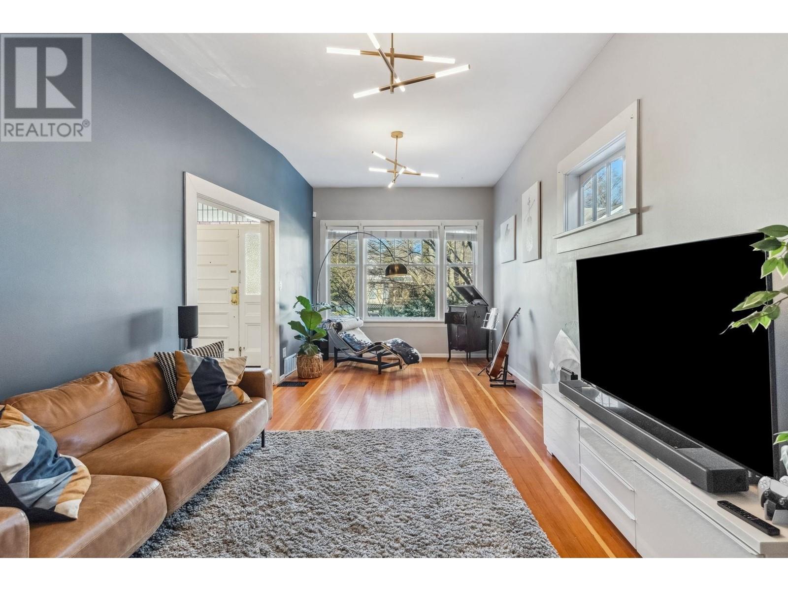 Listing Picture 19 of 37 : 2656-2658 W 3RD AVENUE, Vancouver / 溫哥華 - 魯藝地產 Yvonne Lu Group - MLS Medallion Club Member