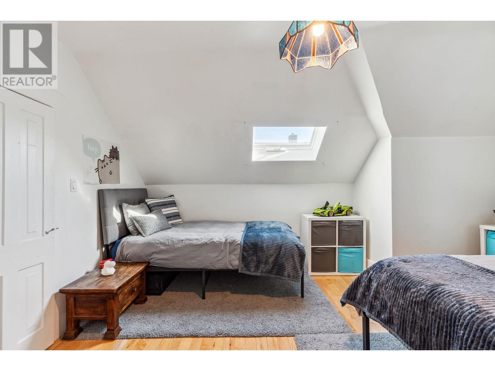 Listing Picture 29 of 37 : 2656-2658 W 3RD AVENUE, Vancouver / 溫哥華 - 魯藝地產 Yvonne Lu Group - MLS Medallion Club Member