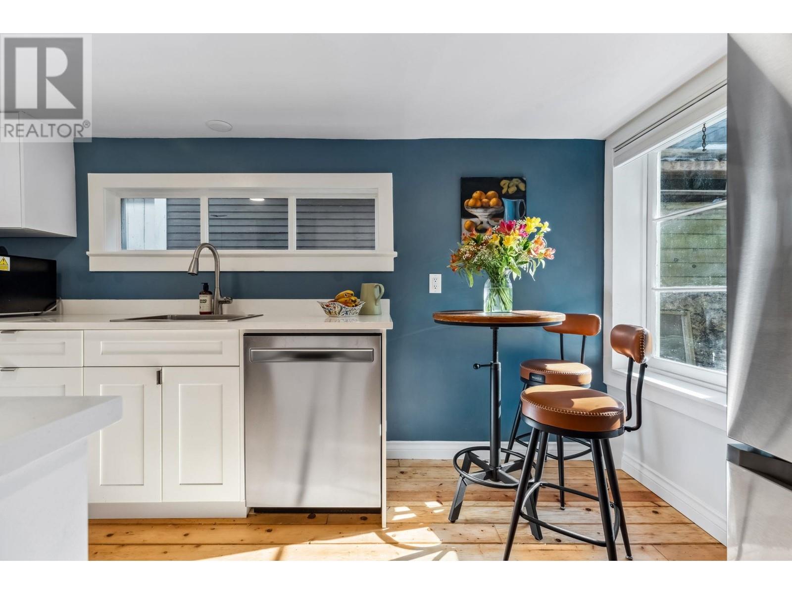 Listing Picture 33 of 37 : 2656-2658 W 3RD AVENUE, Vancouver / 溫哥華 - 魯藝地產 Yvonne Lu Group - MLS Medallion Club Member