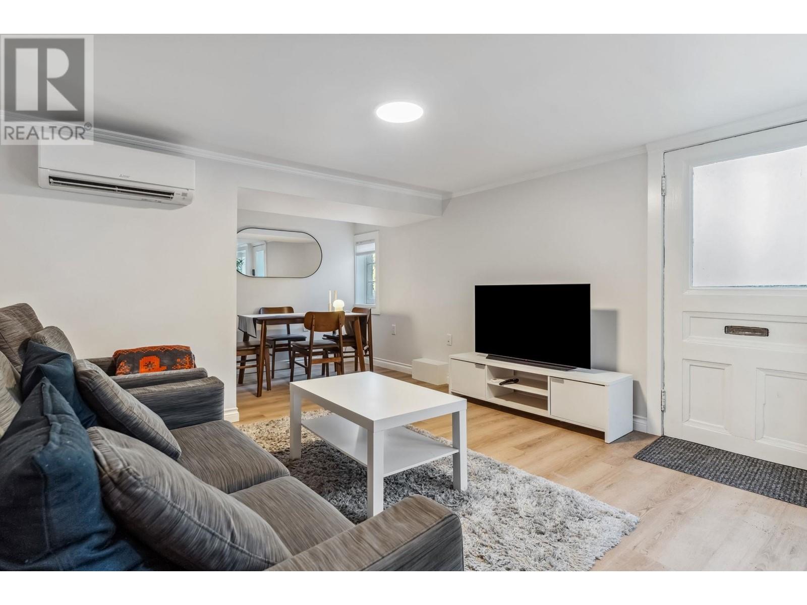 Listing Picture 35 of 37 : 2656-2658 W 3RD AVENUE, Vancouver / 溫哥華 - 魯藝地產 Yvonne Lu Group - MLS Medallion Club Member