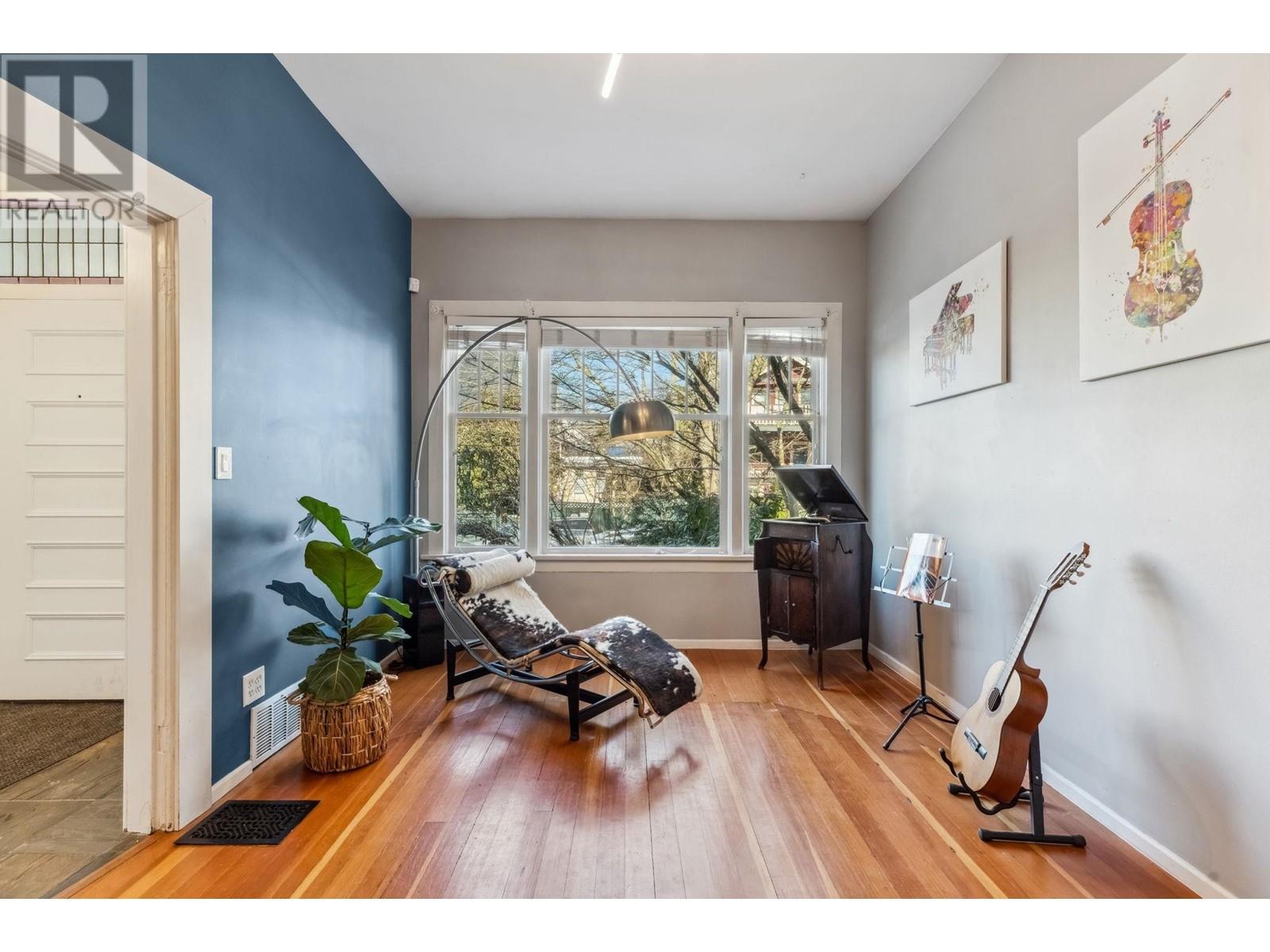 Listing Picture 23 of 37 : 2656-2658 W 3RD AVENUE, Vancouver / 溫哥華 - 魯藝地產 Yvonne Lu Group - MLS Medallion Club Member