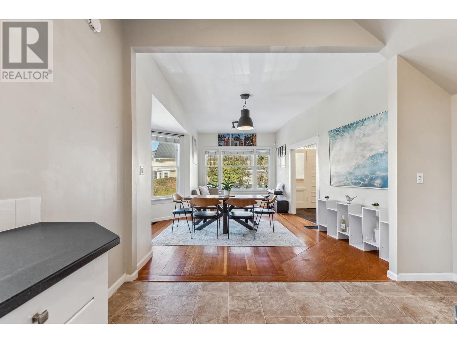 Listing Picture 14 of 37 : 2656-2658 W 3RD AVENUE, Vancouver / 溫哥華 - 魯藝地產 Yvonne Lu Group - MLS Medallion Club Member