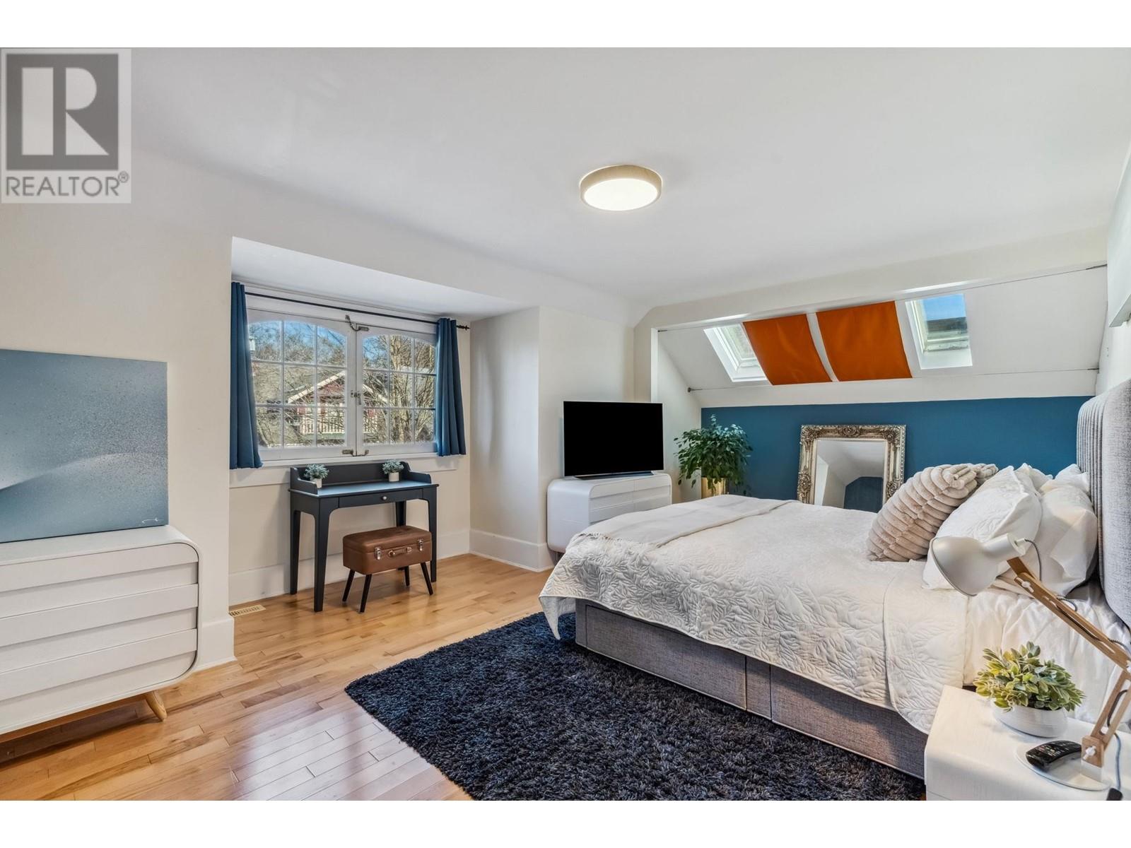 Listing Picture 26 of 37 : 2656-2658 W 3RD AVENUE, Vancouver / 溫哥華 - 魯藝地產 Yvonne Lu Group - MLS Medallion Club Member