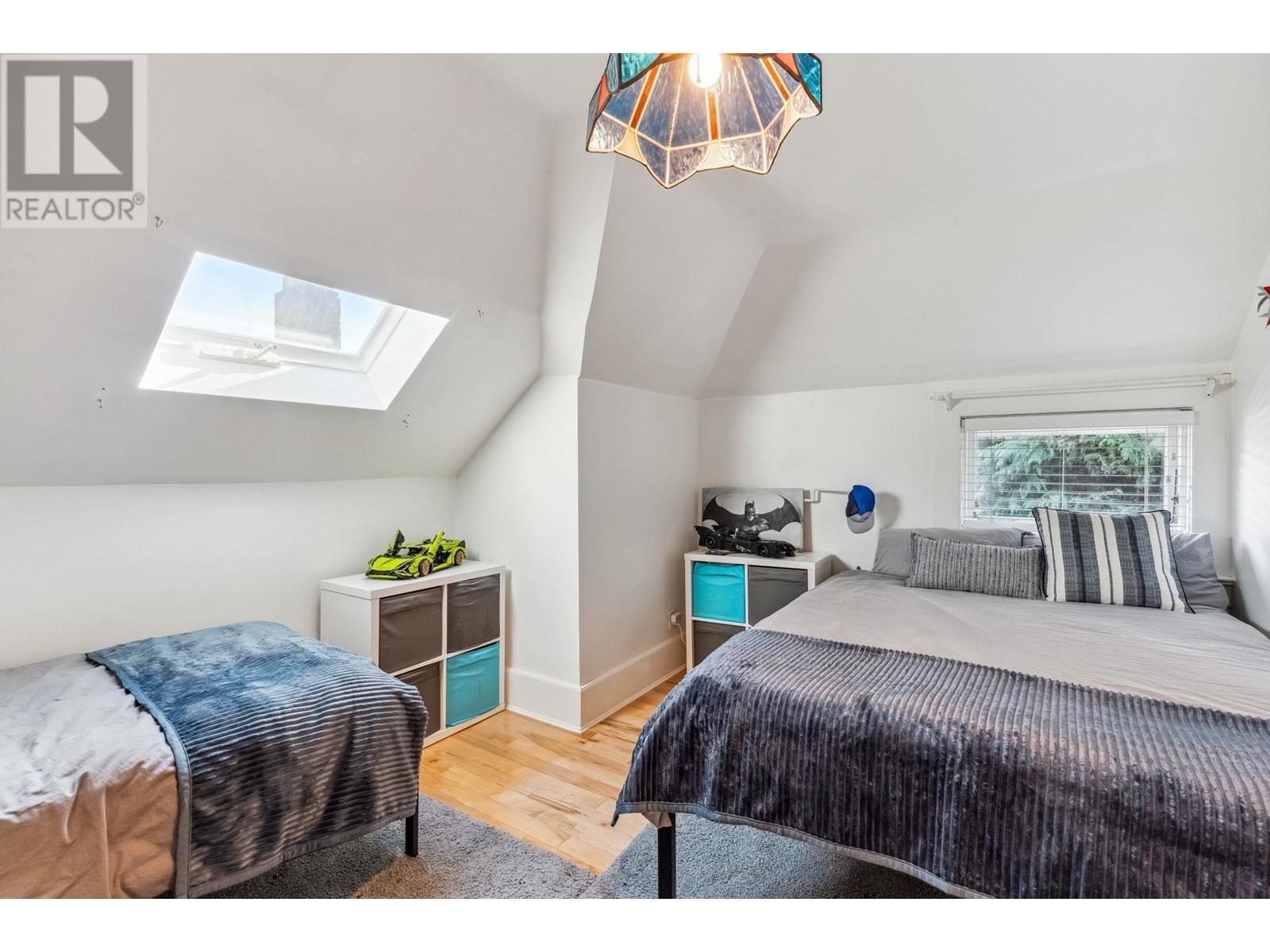 Listing Picture 30 of 37 : 2656-2658 W 3RD AVENUE, Vancouver / 溫哥華 - 魯藝地產 Yvonne Lu Group - MLS Medallion Club Member