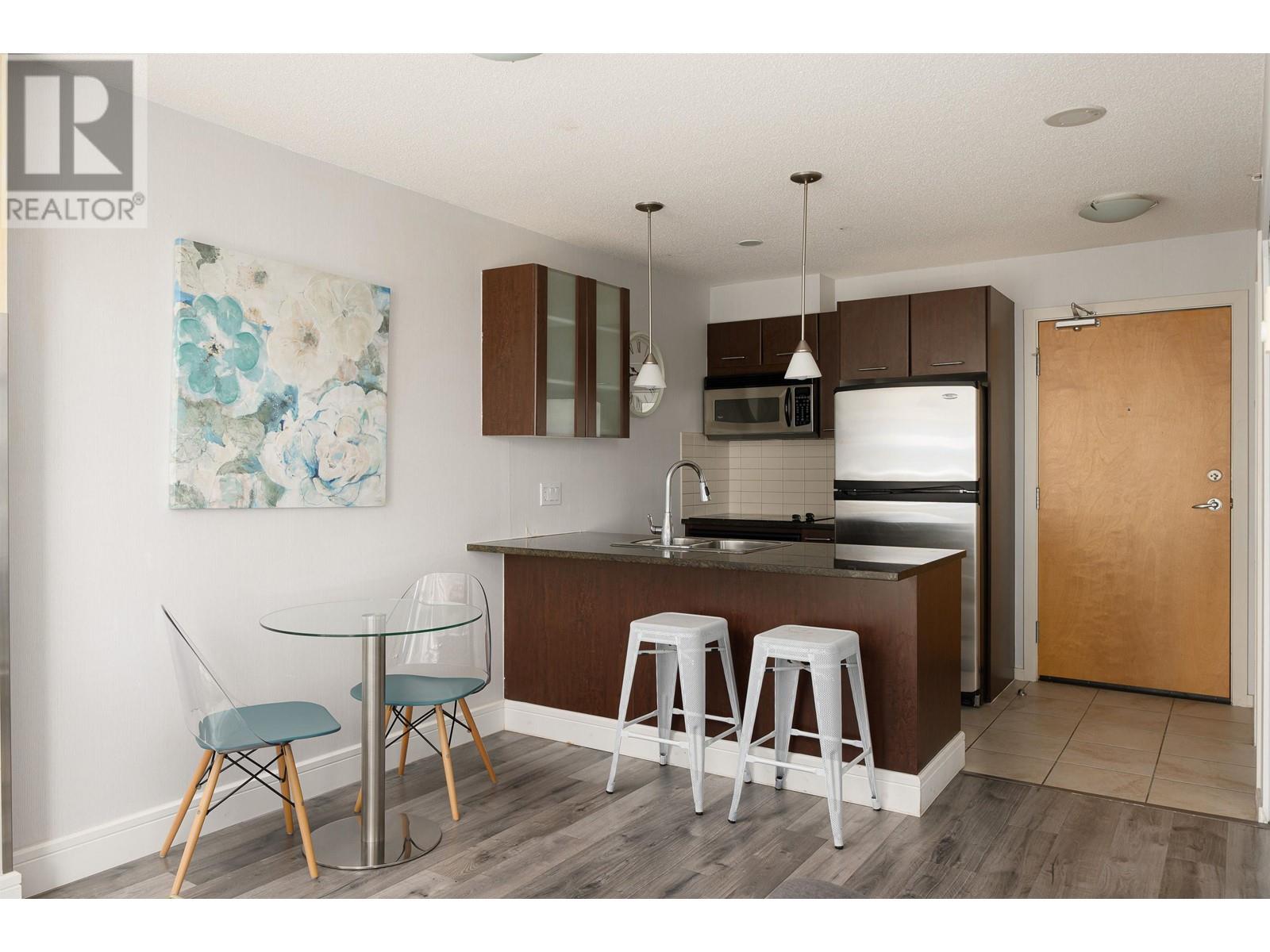 Listing Picture 6 of 30 : 2407 1155 SEYMOUR STREET, Vancouver / 溫哥華 - 魯藝地產 Yvonne Lu Group - MLS Medallion Club Member