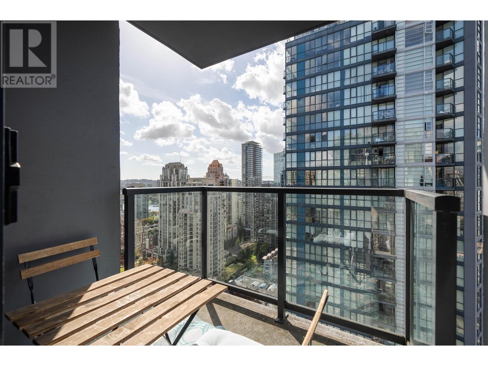 Listing Picture 15 of 30 : 2407 1155 SEYMOUR STREET, Vancouver / 溫哥華 - 魯藝地產 Yvonne Lu Group - MLS Medallion Club Member