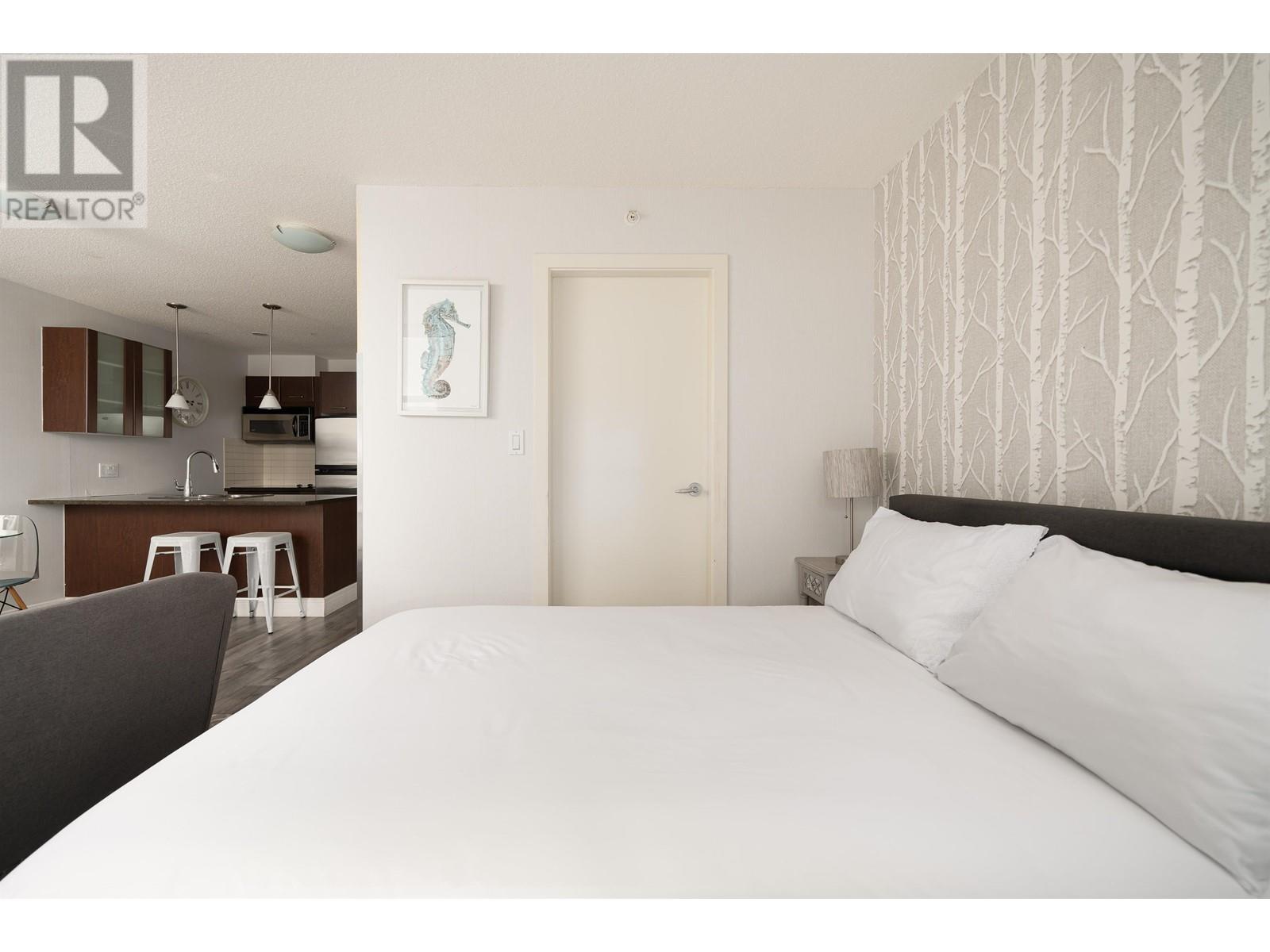 Listing Picture 12 of 30 : 2407 1155 SEYMOUR STREET, Vancouver / 溫哥華 - 魯藝地產 Yvonne Lu Group - MLS Medallion Club Member