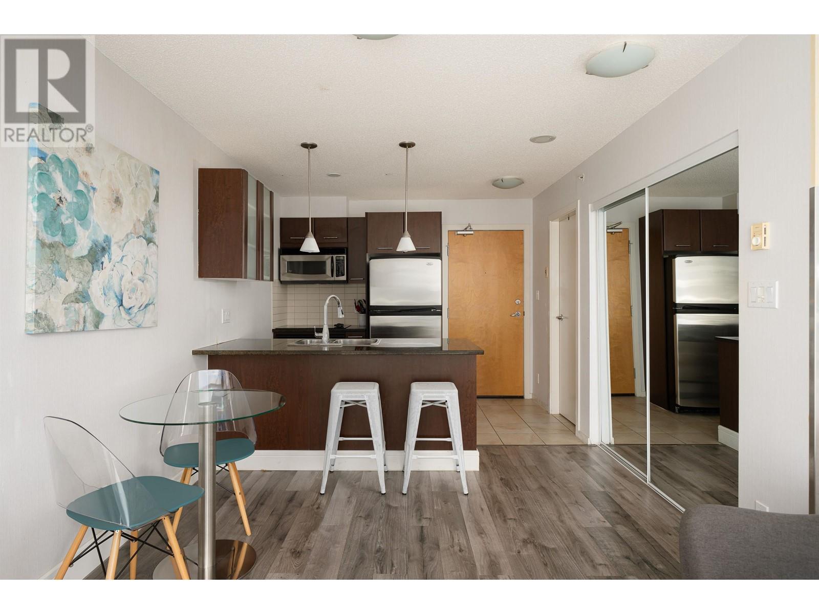 Listing Picture 5 of 30 : 2407 1155 SEYMOUR STREET, Vancouver / 溫哥華 - 魯藝地產 Yvonne Lu Group - MLS Medallion Club Member