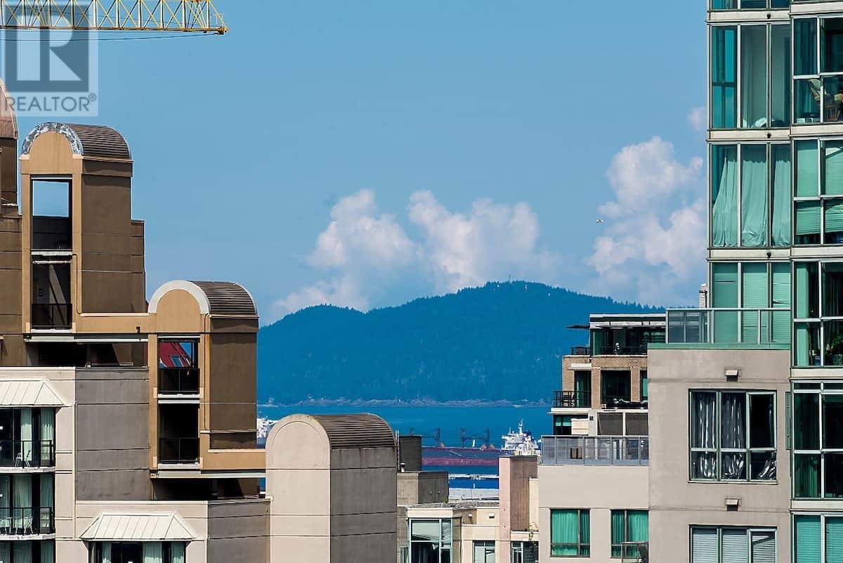 Listing Picture 17 of 30 : 2407 1155 SEYMOUR STREET, Vancouver / 溫哥華 - 魯藝地產 Yvonne Lu Group - MLS Medallion Club Member