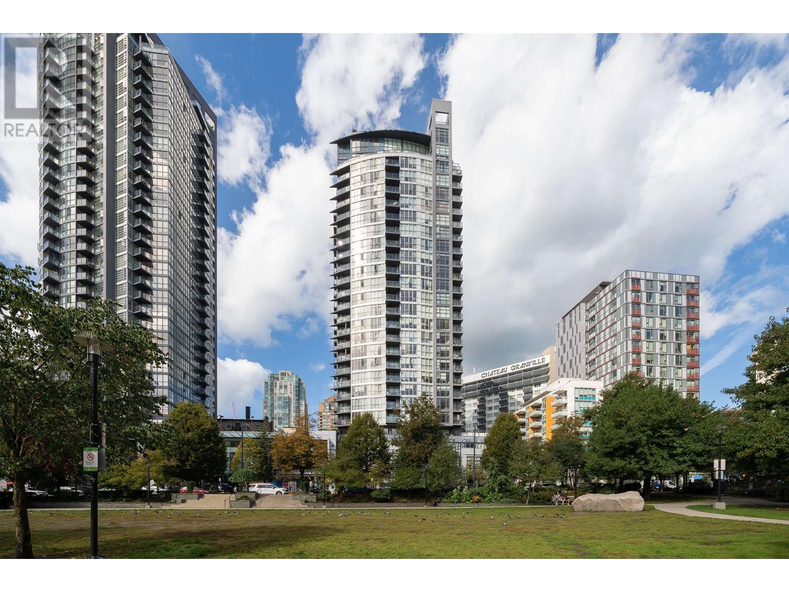 Listing Picture 18 of 30 : 2407 1155 SEYMOUR STREET, Vancouver / 溫哥華 - 魯藝地產 Yvonne Lu Group - MLS Medallion Club Member