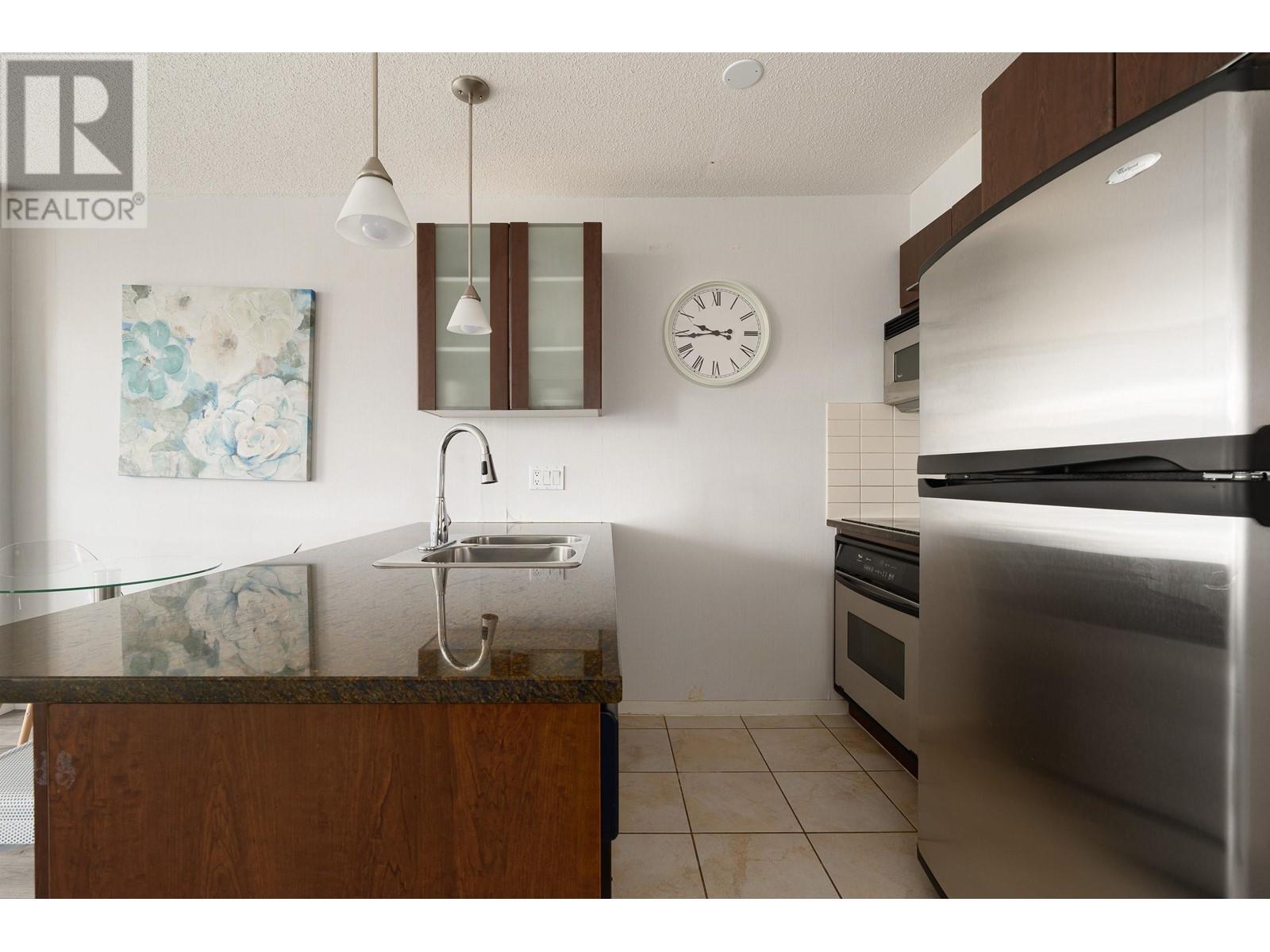 Listing Picture 7 of 30 : 2407 1155 SEYMOUR STREET, Vancouver / 溫哥華 - 魯藝地產 Yvonne Lu Group - MLS Medallion Club Member