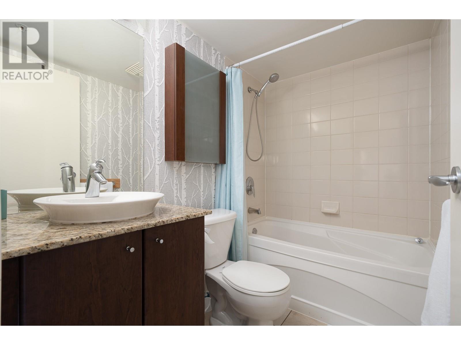 Listing Picture 14 of 30 : 2407 1155 SEYMOUR STREET, Vancouver / 溫哥華 - 魯藝地產 Yvonne Lu Group - MLS Medallion Club Member