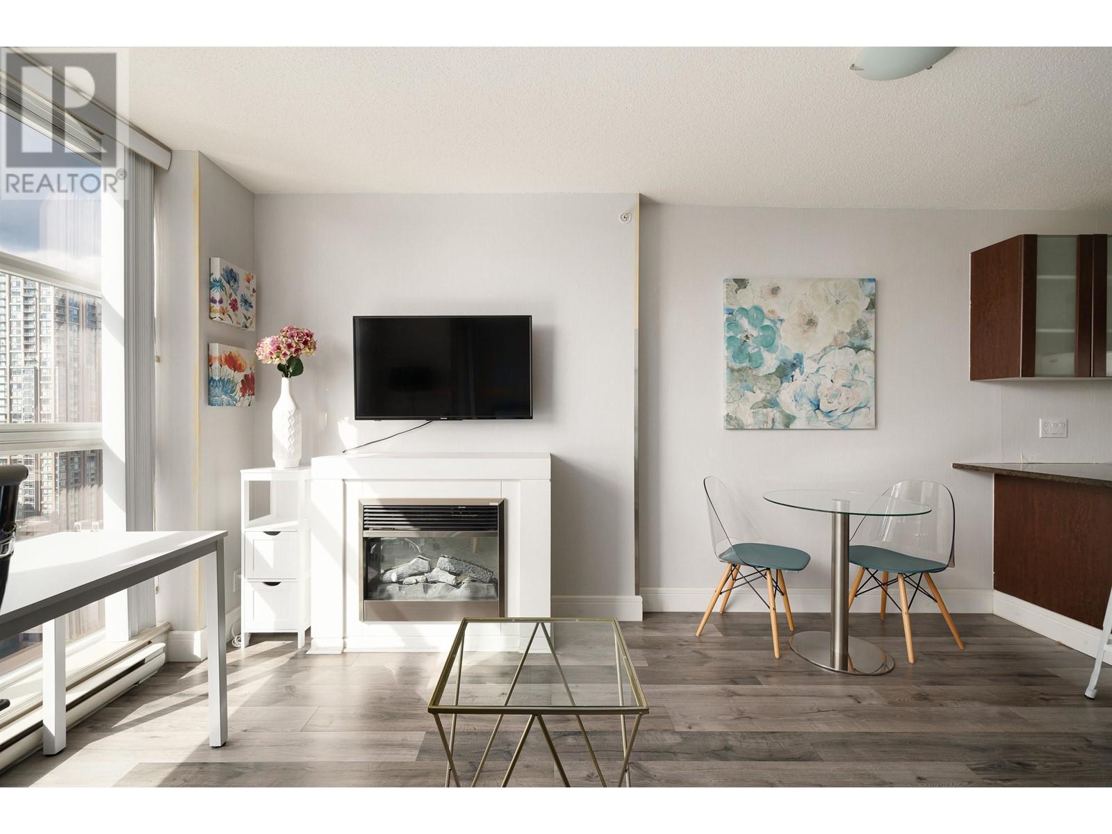 Listing Picture 4 of 30 : 2407 1155 SEYMOUR STREET, Vancouver / 溫哥華 - 魯藝地產 Yvonne Lu Group - MLS Medallion Club Member