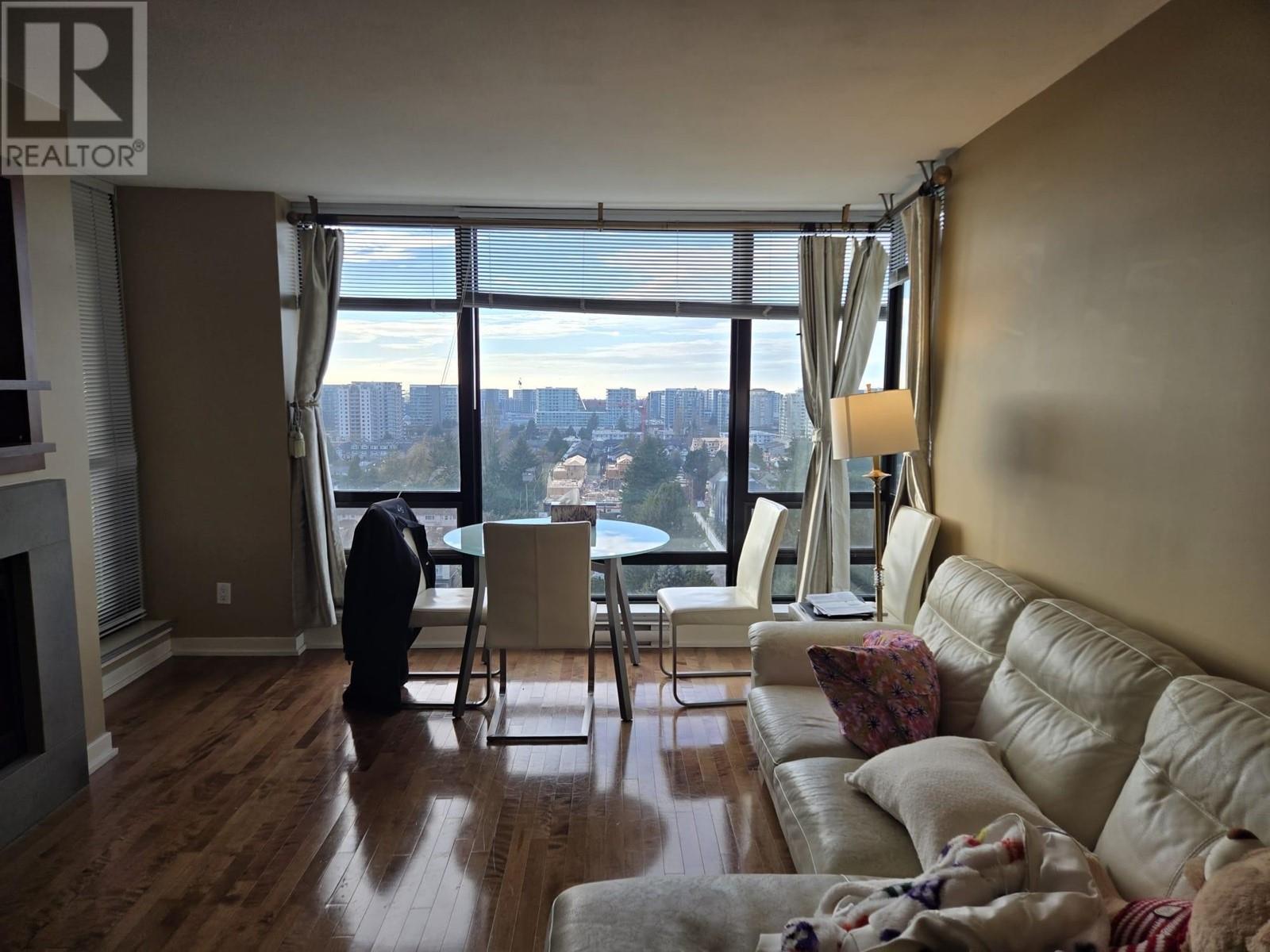 Listing Picture 2 of 21 : 1706 9188 HEMLOCK DRIVE, Richmond / 烈治文 - 魯藝地產 Yvonne Lu Group - MLS Medallion Club Member