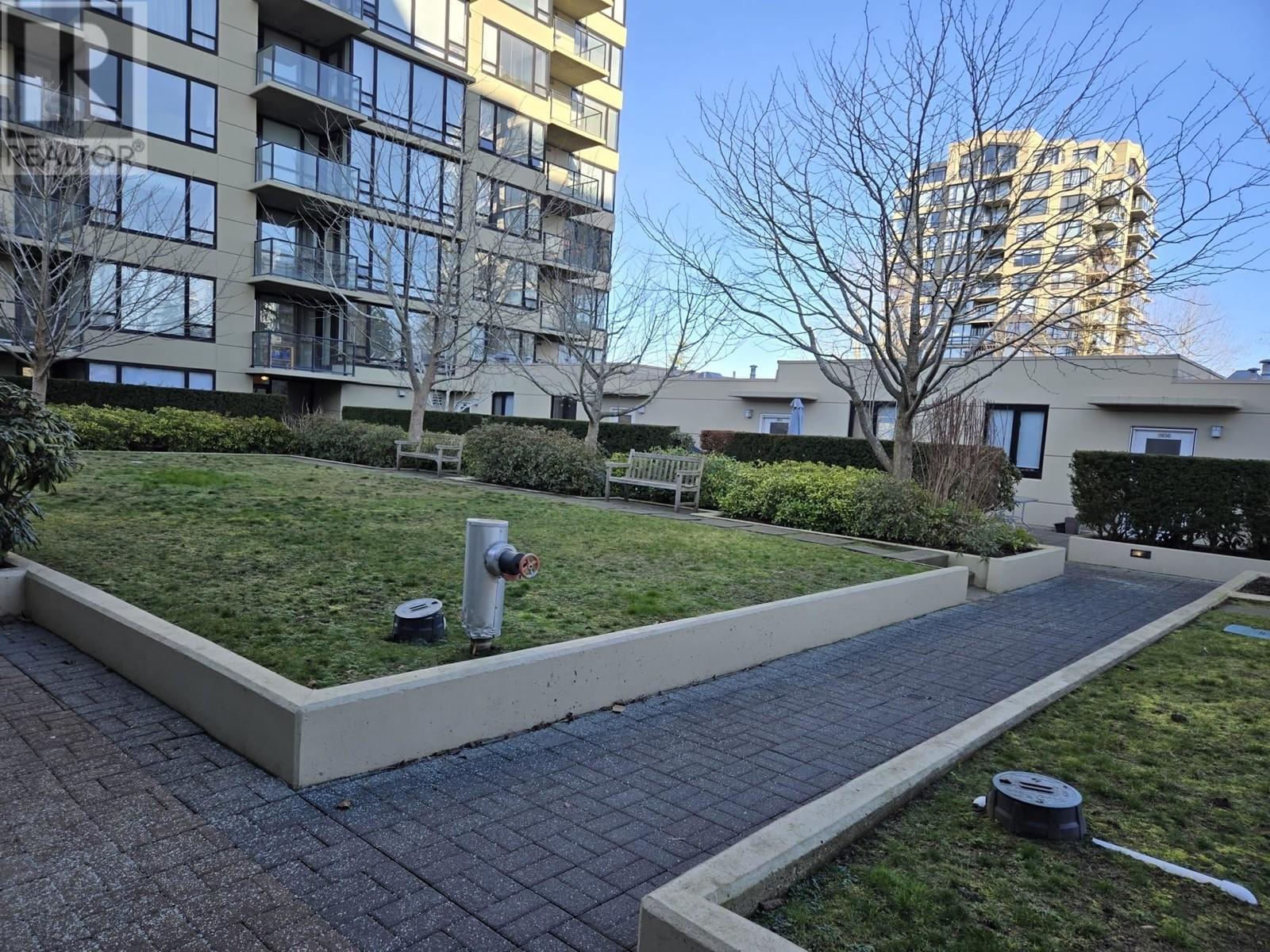 Listing Picture 8 of 21 : 1706 9188 HEMLOCK DRIVE, Richmond / 烈治文 - 魯藝地產 Yvonne Lu Group - MLS Medallion Club Member