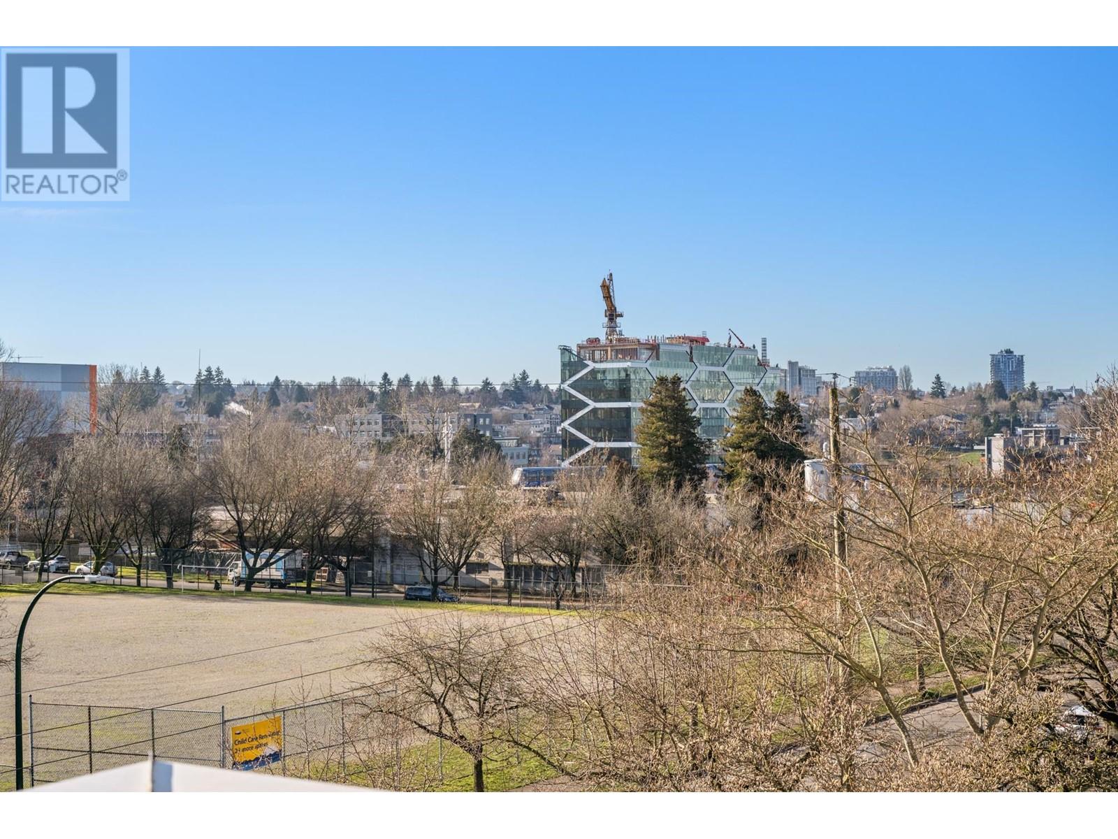 Listing Picture 11 of 38 : 401 1481 E 4TH AVENUE, Vancouver / 溫哥華 - 魯藝地產 Yvonne Lu Group - MLS Medallion Club Member