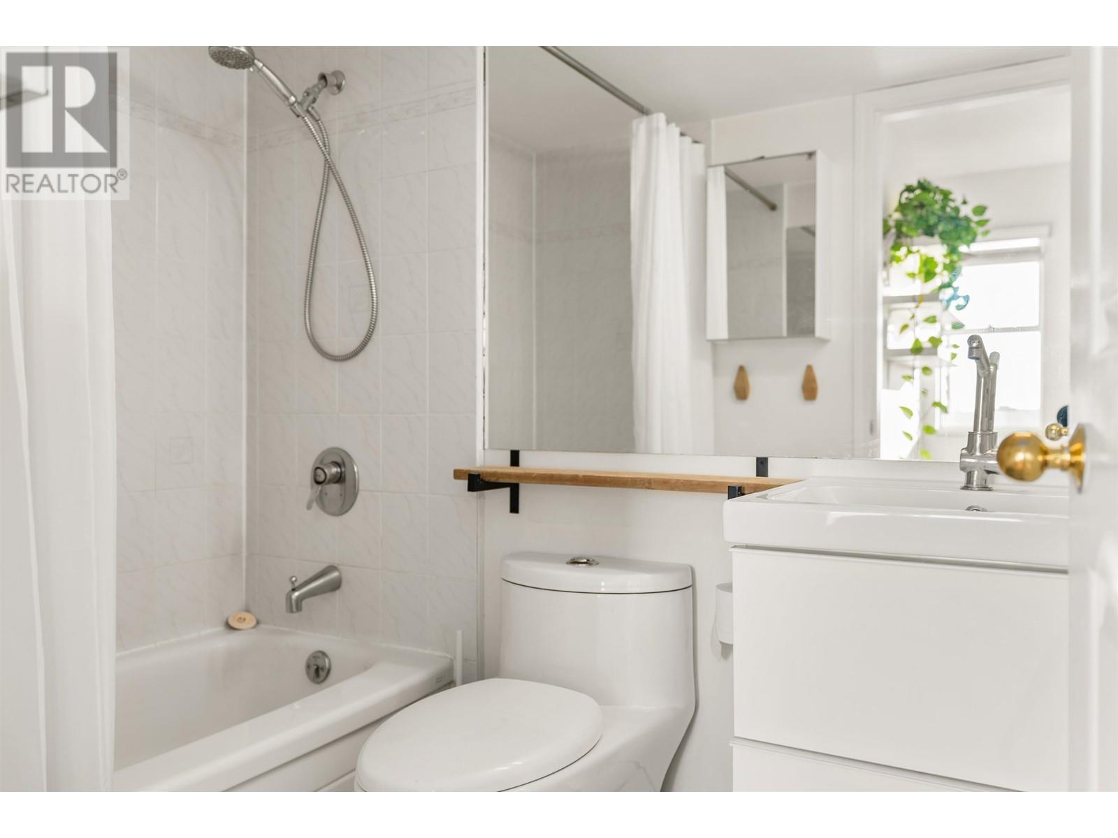 Listing Picture 21 of 38 : 401 1481 E 4TH AVENUE, Vancouver / 溫哥華 - 魯藝地產 Yvonne Lu Group - MLS Medallion Club Member