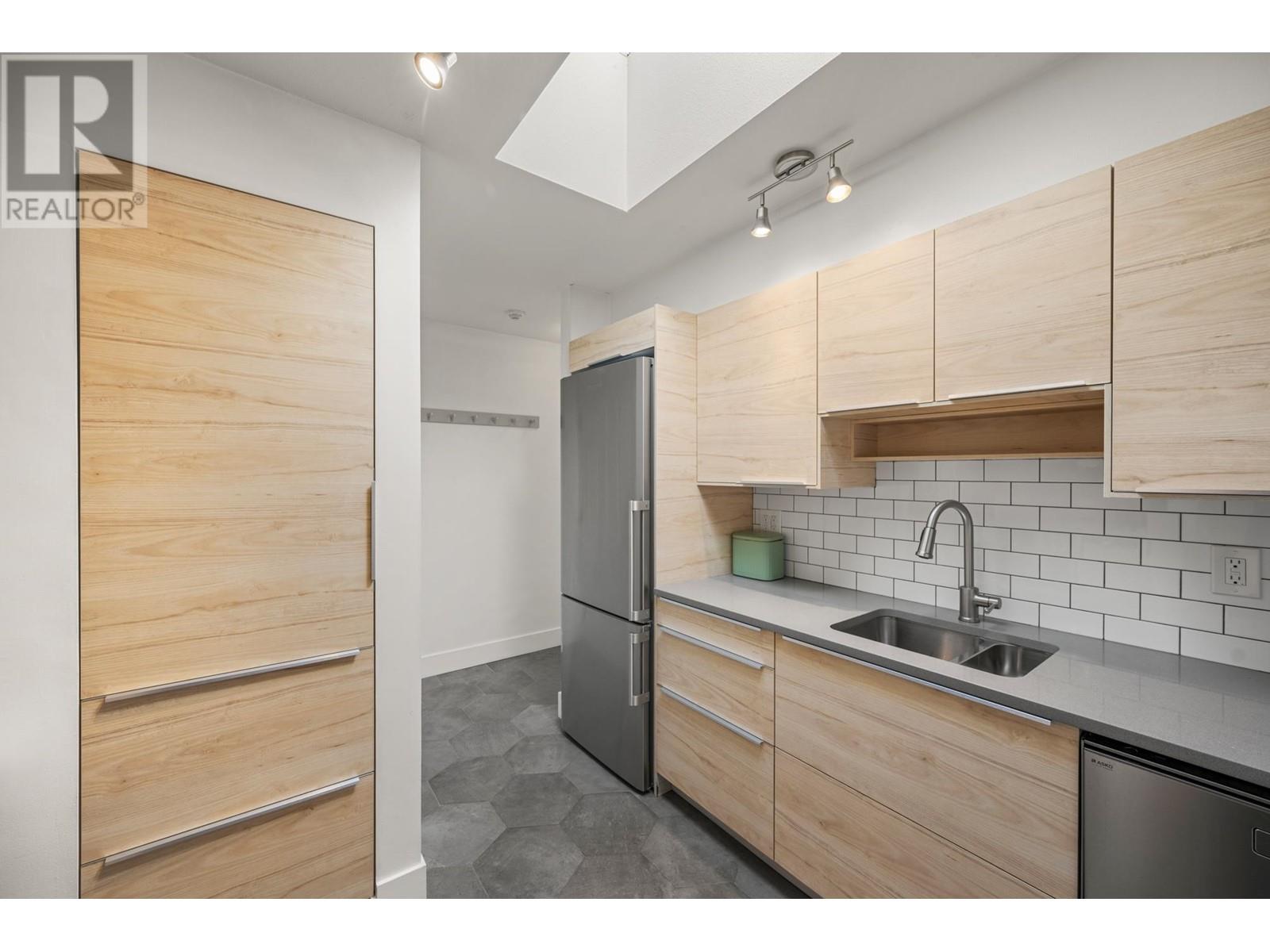 Listing Picture 29 of 38 : 401 1481 E 4TH AVENUE, Vancouver / 溫哥華 - 魯藝地產 Yvonne Lu Group - MLS Medallion Club Member