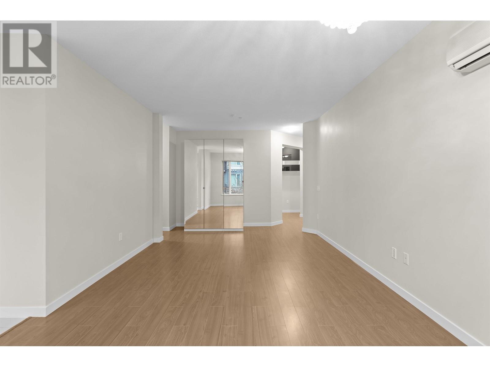 Listing Picture 10 of 31 : 219 9388 MCKIM WAY, Richmond / 烈治文 - 魯藝地產 Yvonne Lu Group - MLS Medallion Club Member
