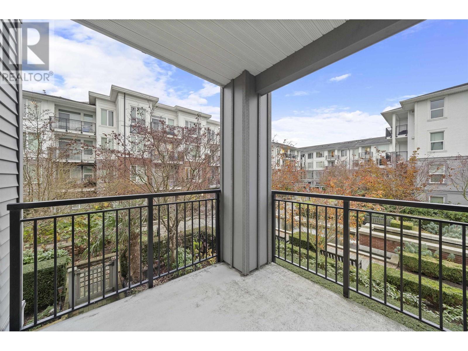 Listing Picture 13 of 31 : 219 9388 MCKIM WAY, Richmond / 烈治文 - 魯藝地產 Yvonne Lu Group - MLS Medallion Club Member