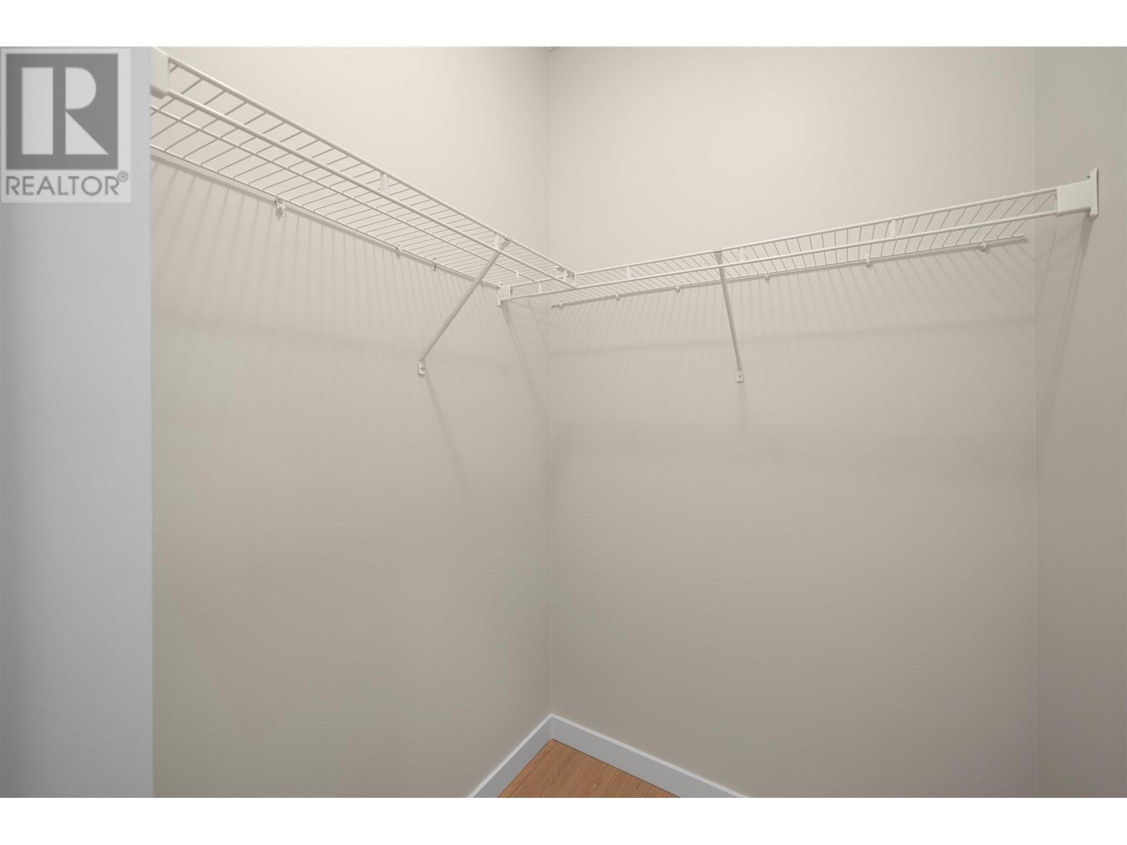Listing Picture 14 of 31 : 219 9388 MCKIM WAY, Richmond / 烈治文 - 魯藝地產 Yvonne Lu Group - MLS Medallion Club Member