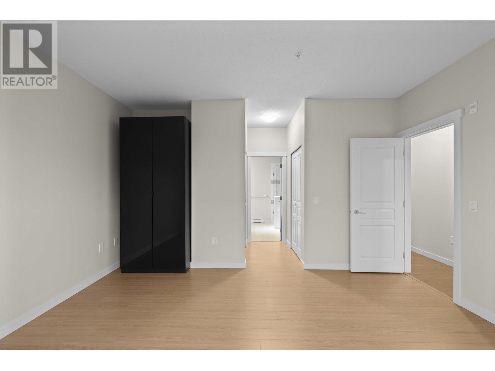 Listing Picture 19 of 31 : 219 9388 MCKIM WAY, Richmond / 烈治文 - 魯藝地產 Yvonne Lu Group - MLS Medallion Club Member